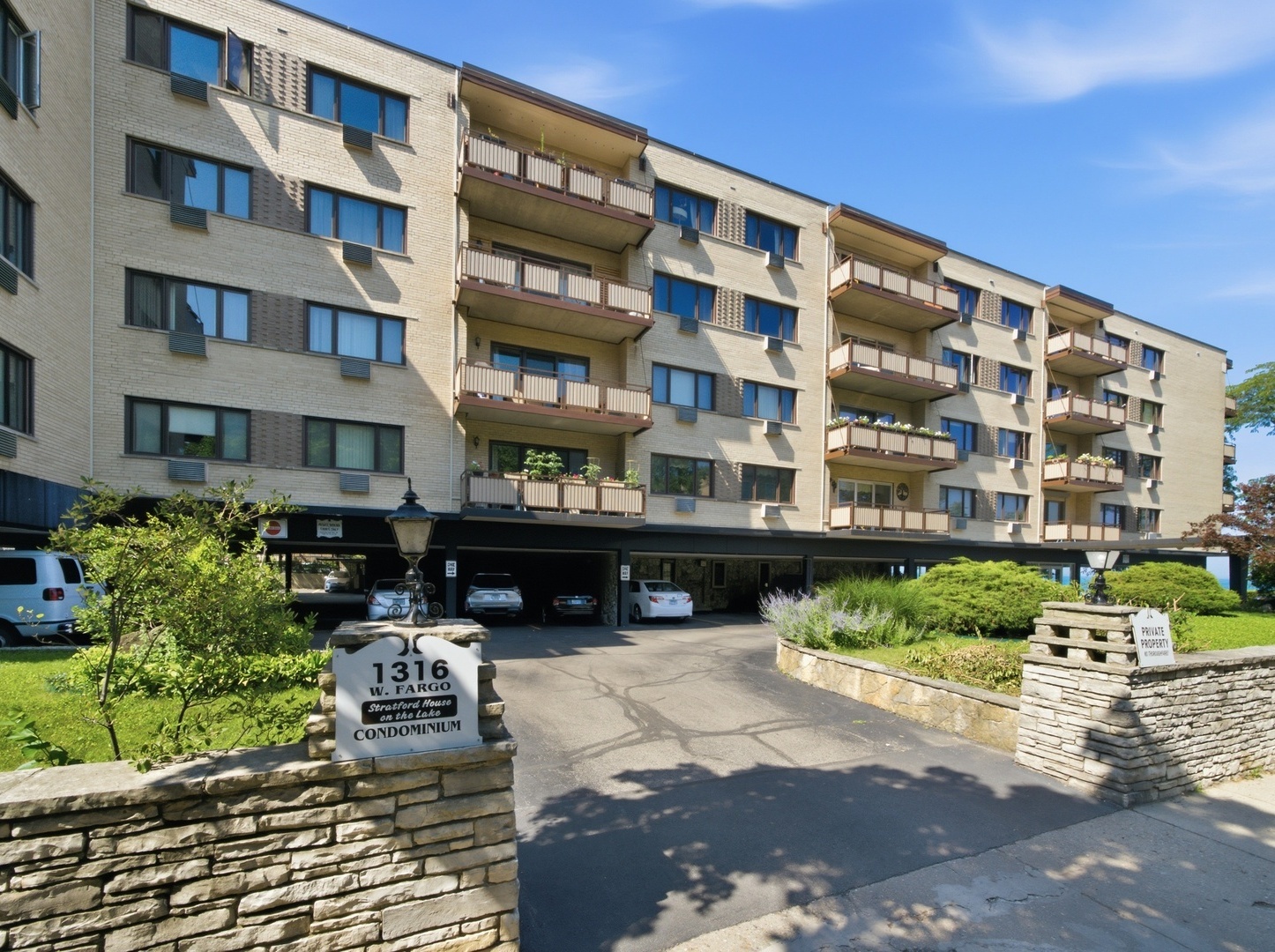 1316 W Fargo Avenue #403, Chicago, IL 60626