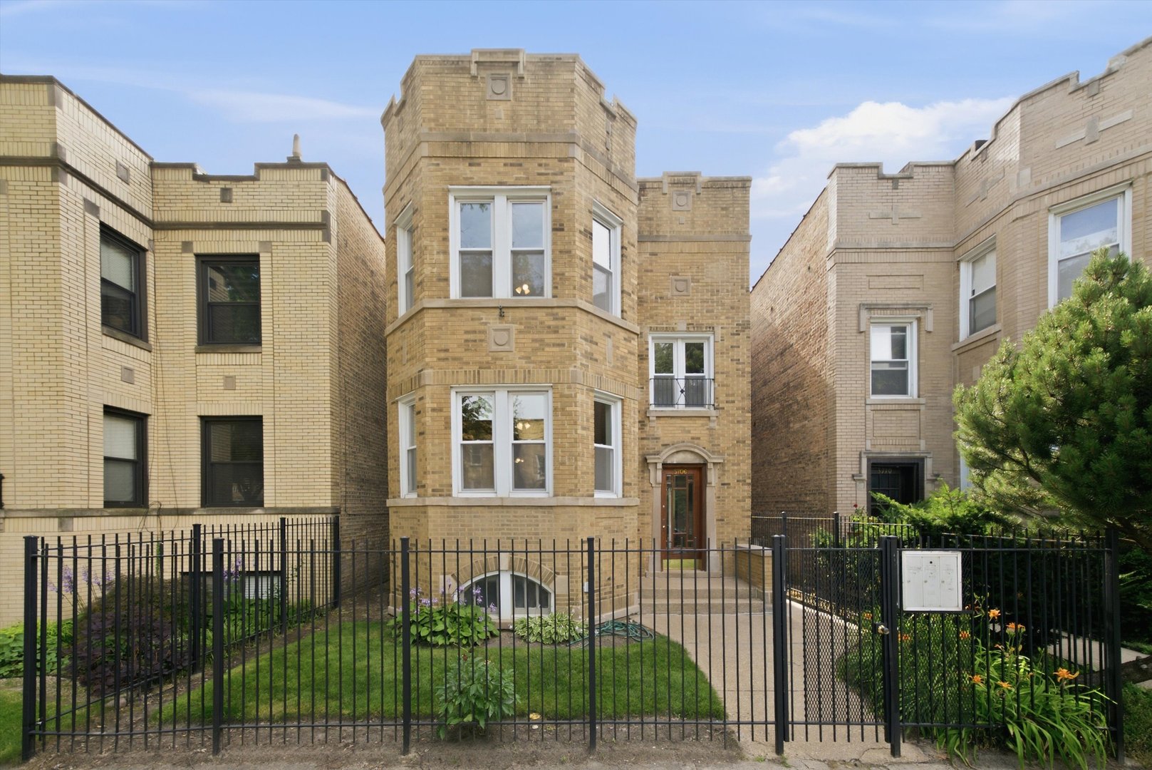 5706 N MAPLEWOOD Avenue, Chicago, IL 60659