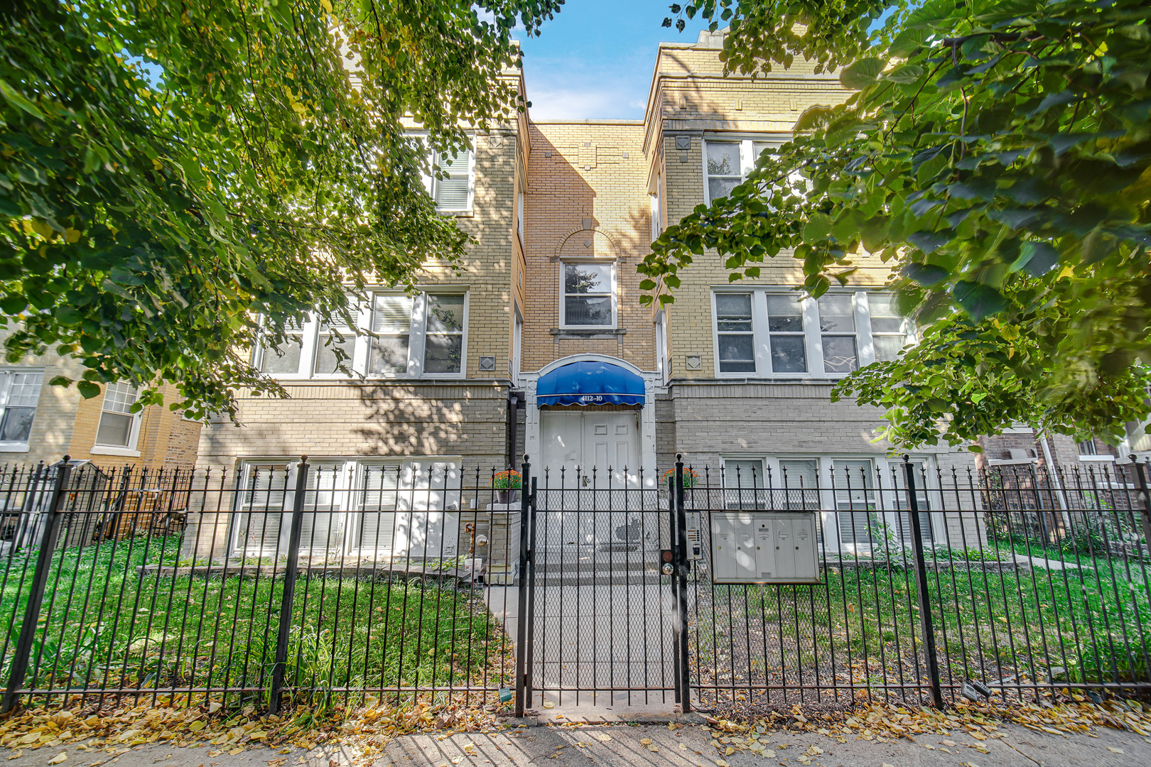 4112 W George Street #2W, Chicago, IL 60641
