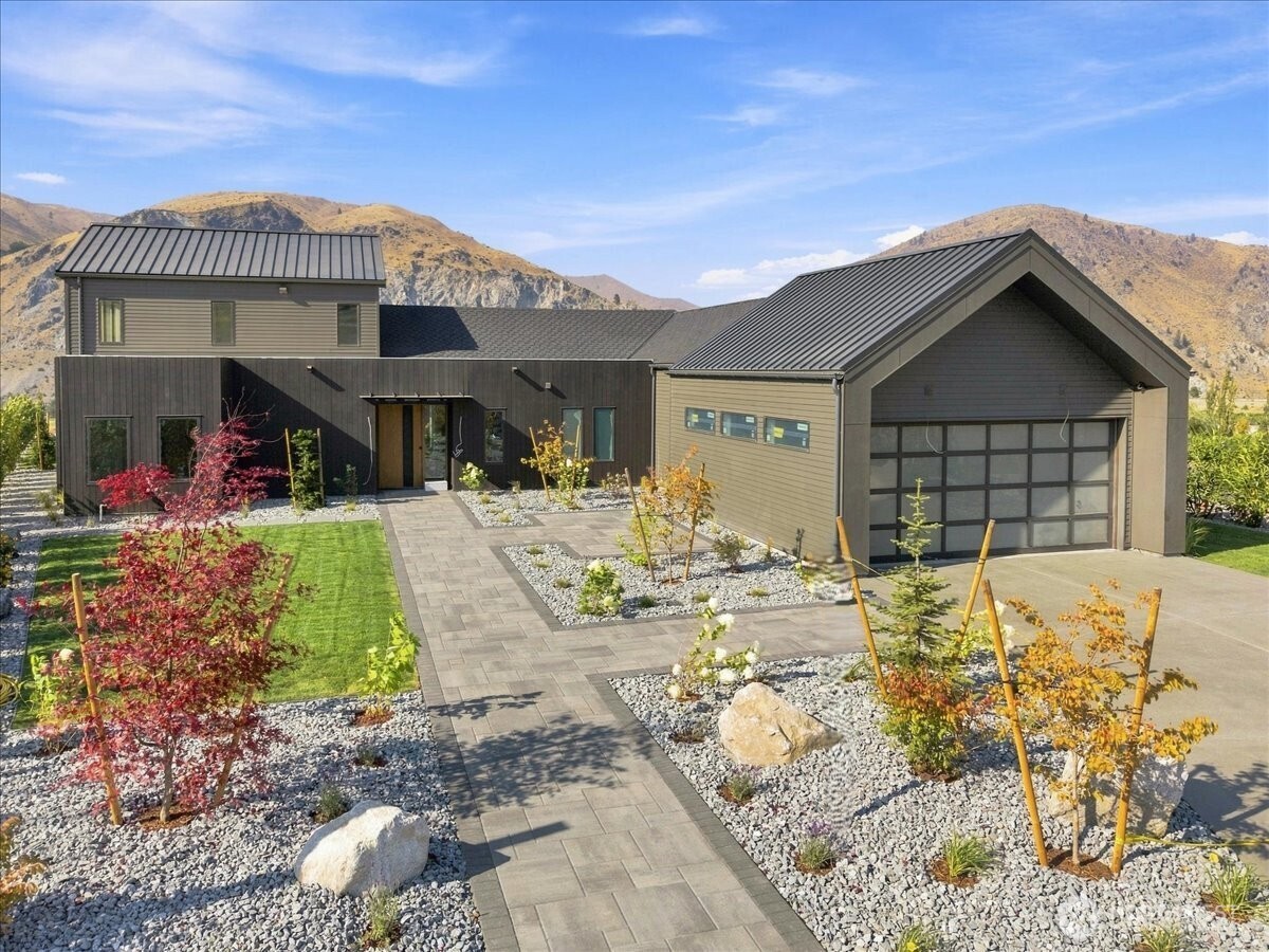 Property at 4 Mica Lane