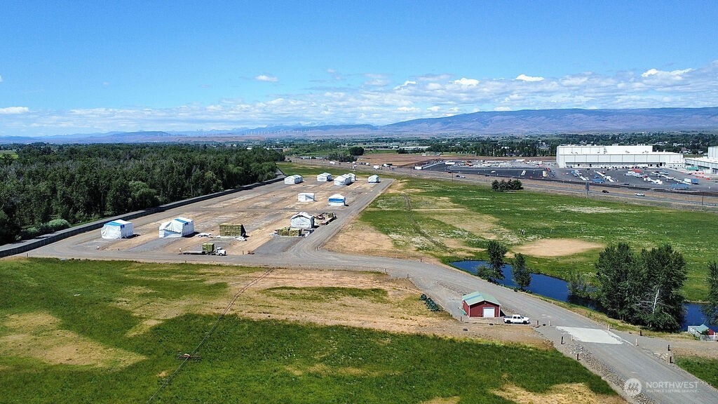 Property at 1201 W Umptanum Road