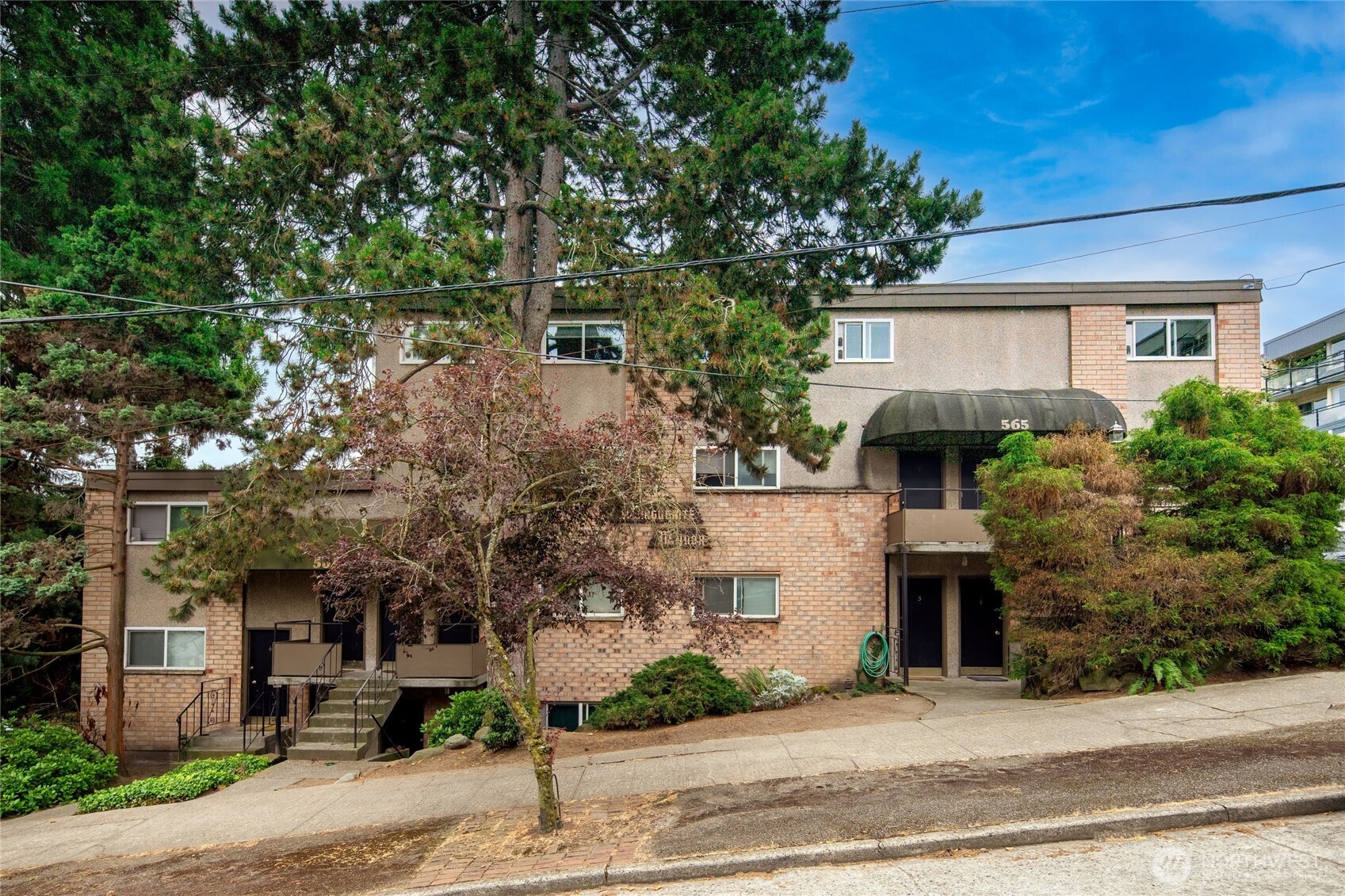 Property at 565 -569 Lee Street