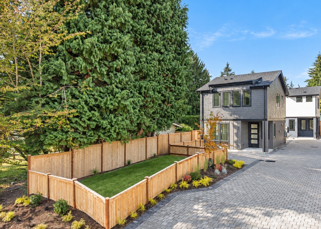 Property photo for 13807 84th Lane NE