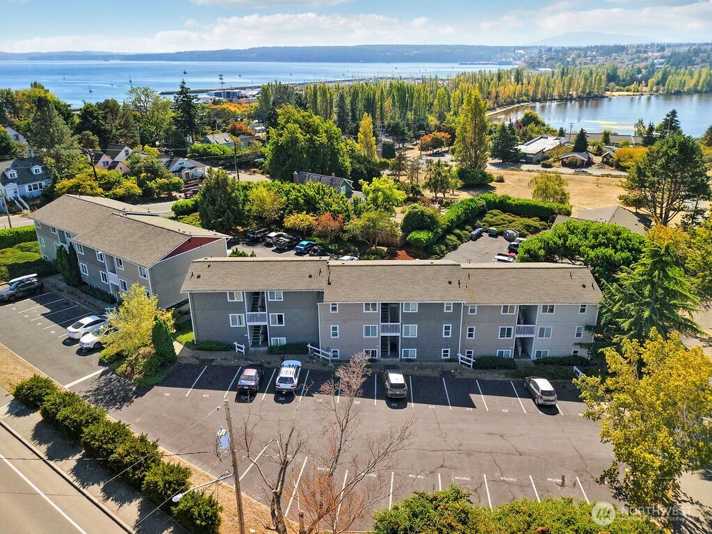 Property photo for 1930 Lawrence Street #30