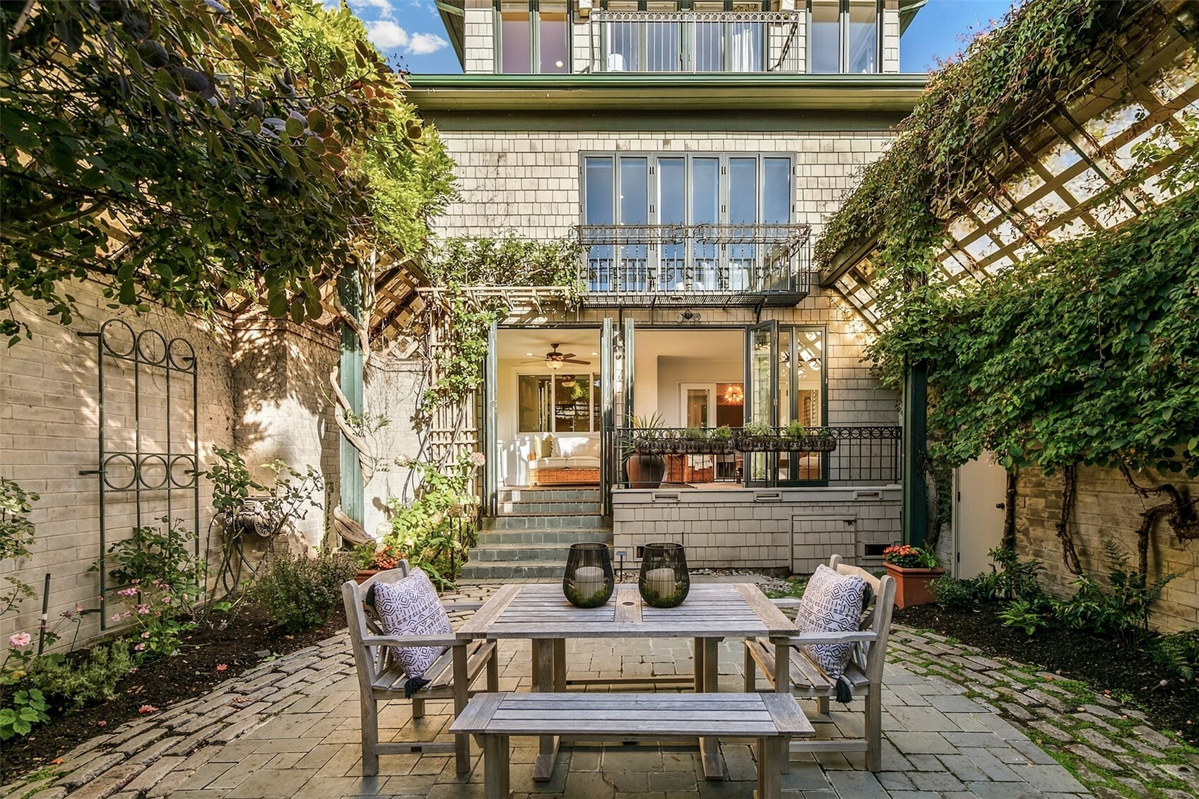 Property at 915 11th Avenue E