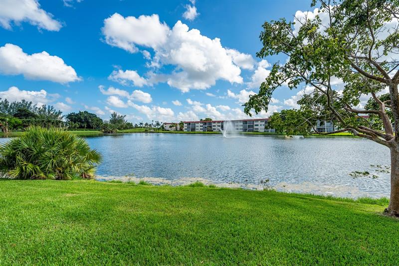 9500 N Hollybrook Lake Dr #109 Image