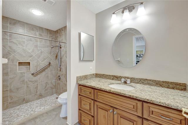 Residence 207, photo 14 of 22