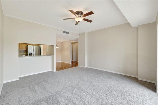 Residence 207, photo 5 of 22