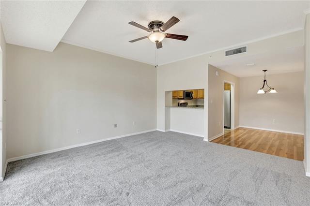 Residence 207, photo 6 of 22
