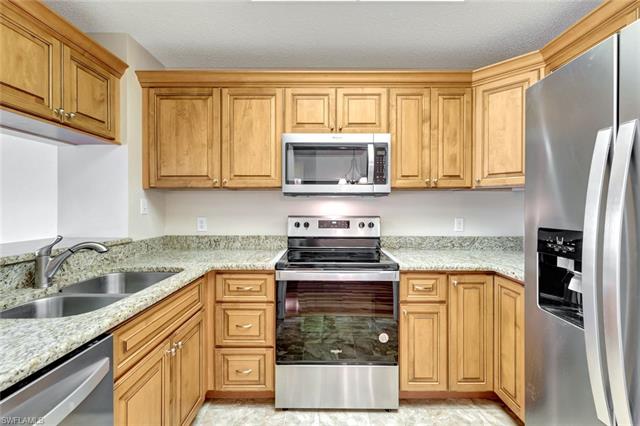 Residence 207, photo 7 of 22