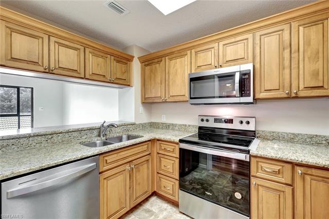 Residence 207, photo 8 of 22