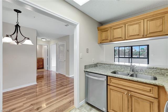 Residence 207, photo 9 of 22