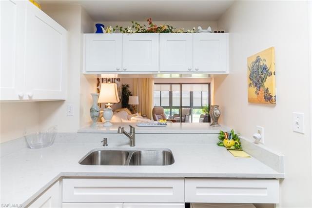 Residence 2-101, photo 11 of 32