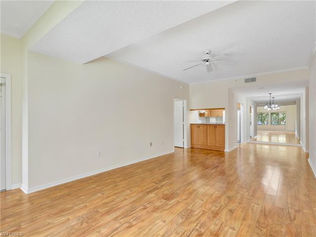Residence 9-206, photo 12 of 50