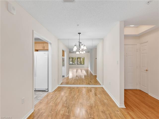 Residence 9-206, photo 13 of 50