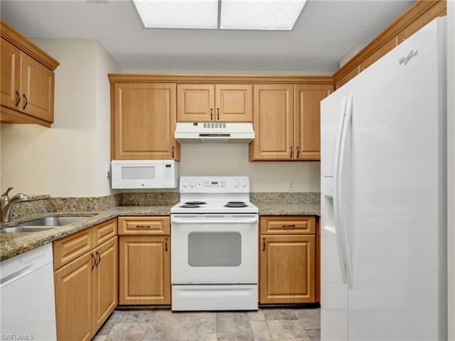 Residence 9-206, photo 15 of 50