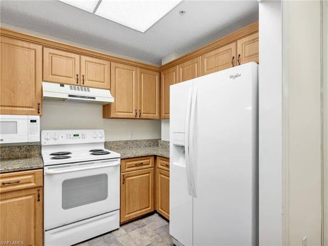 Residence 9-206, photo 17 of 50
