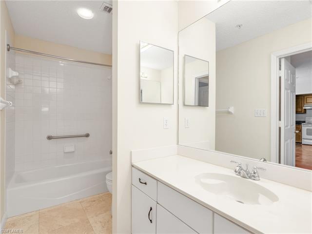 Residence 9-206, photo 23 of 50
