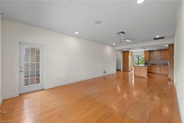 Residence 4-101, photo 10 of 39