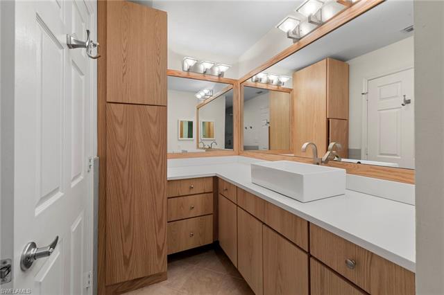 Residence 4-101, photo 12 of 39