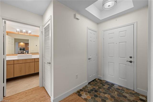 Residence 4-101, photo 13 of 39