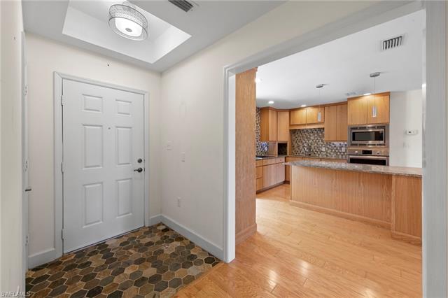 Residence 4-101, photo 14 of 39