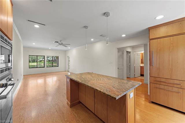 Residence 4-101, photo 6 of 39