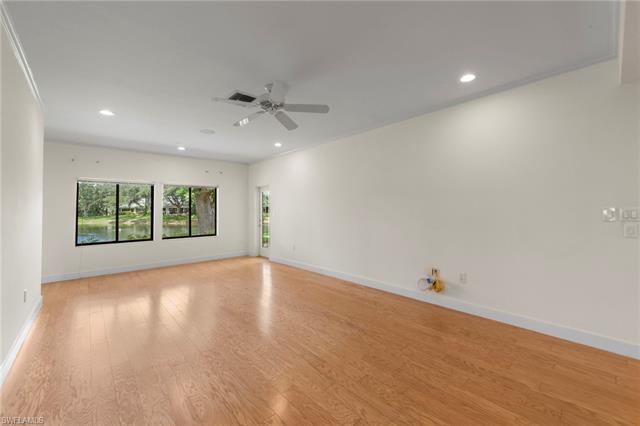 Residence 4-101, photo 7 of 39