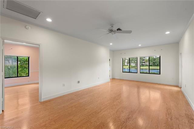 Residence 4-101, photo 8 of 39