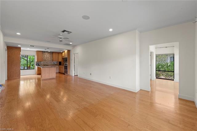 Residence 4-101, photo 9 of 39