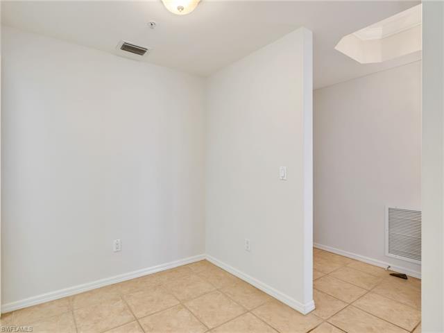Residence 1007, photo 15 of 49