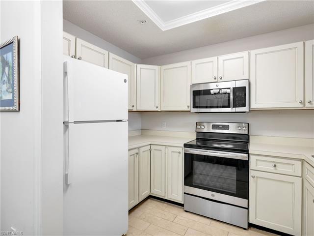 Residence 9-301, photo 16 of 47
