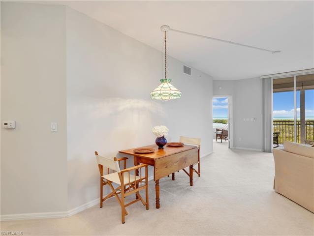 Residence 707, photo 12 of 50