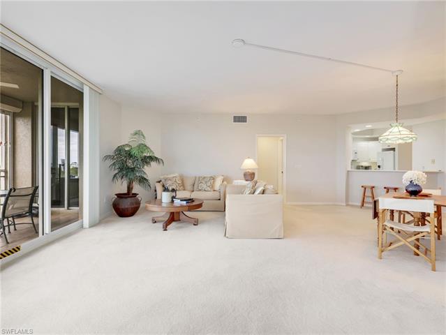 Residence 707, photo 13 of 50