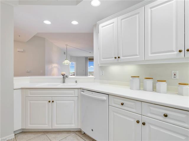 Residence 707, photo 15 of 50