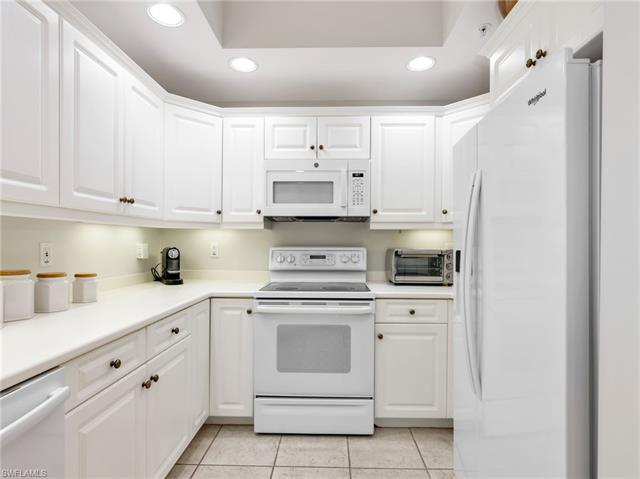 Residence 707, photo 17 of 50