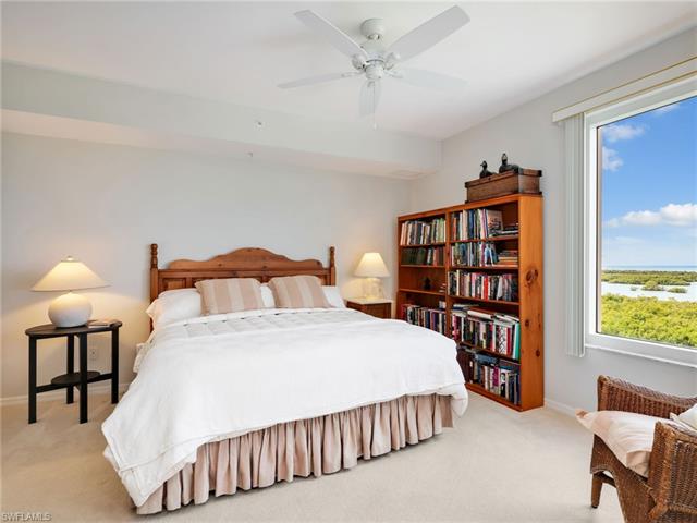 Residence 707, photo 18 of 50