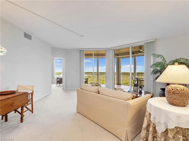 Residence 707, photo 6 of 50