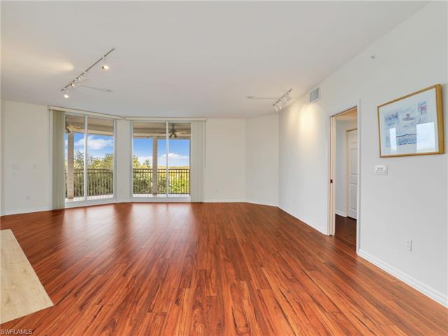Residence 307, photo 14 of 50