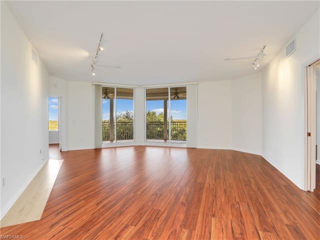 Residence 307, photo 15 of 50
