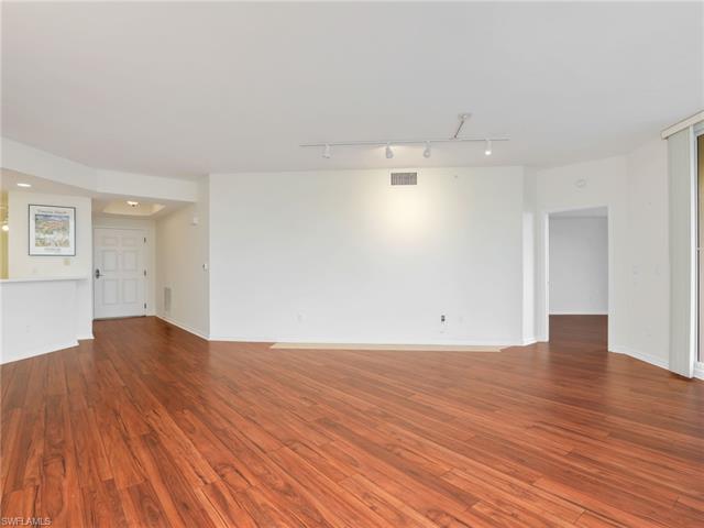 Residence 307, photo 16 of 50
