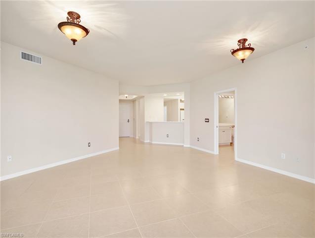 Residence 202, photo 10 of 49