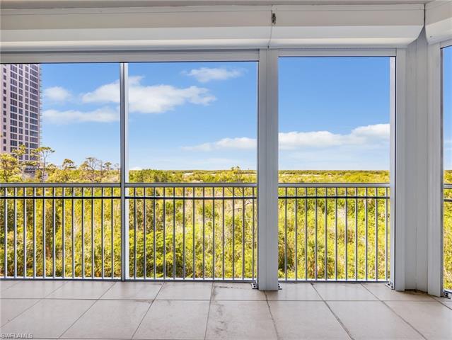 Residence 202, photo 13 of 49