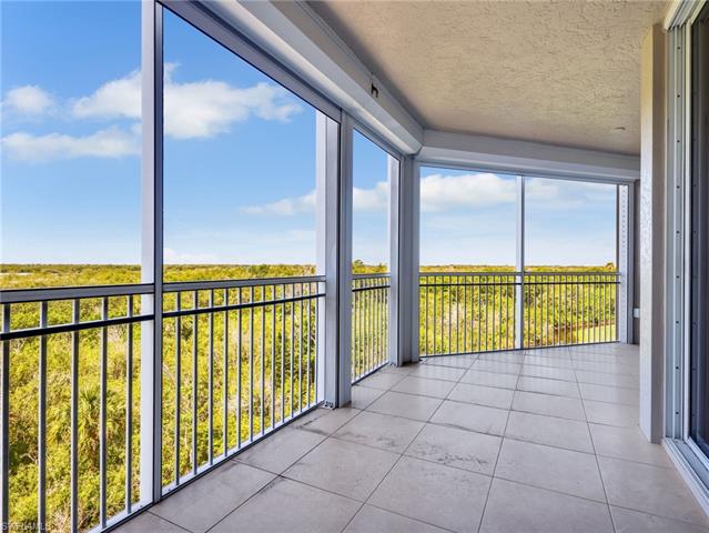 Residence 202, photo 14 of 49