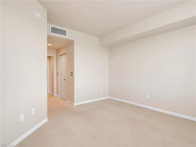 Residence 202, photo 17 of 49