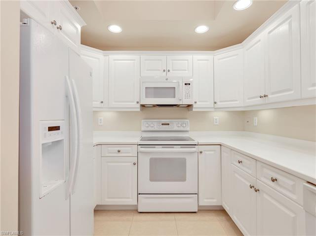 Residence 202, photo 5 of 49