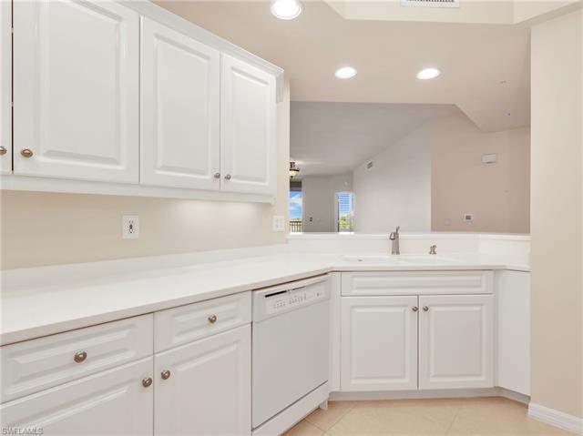 Residence 202, photo 6 of 49