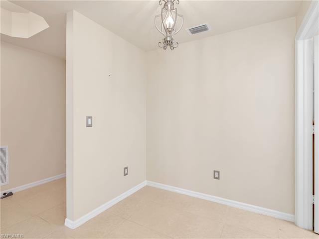 Residence 202, photo 7 of 49