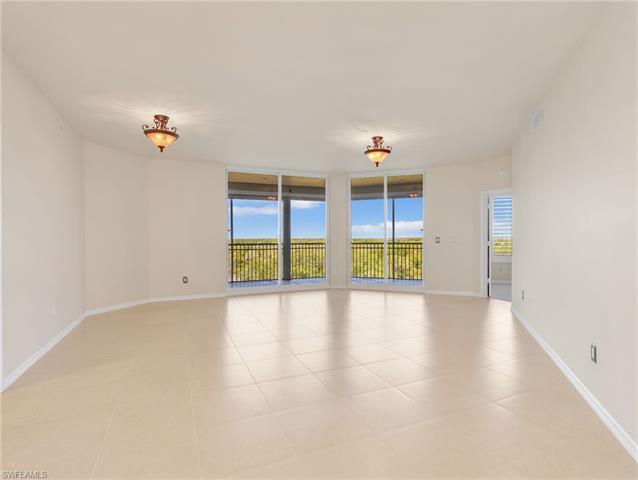 Residence 202, photo 8 of 49