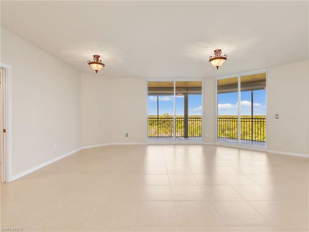 Residence 202, photo 9 of 49